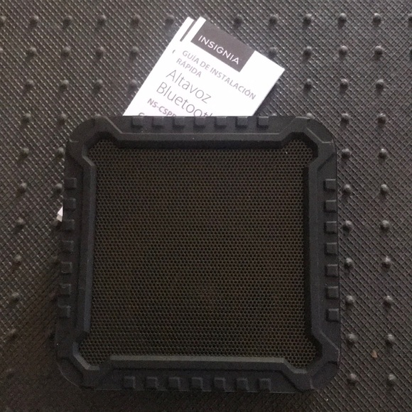 Insignia Rugged Bluetooth Speaker - Picture 3 of 6